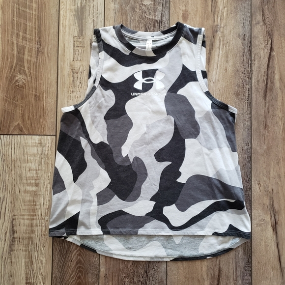 Under Armour Tops - UNDER ARMOUR Camo Workout Tank